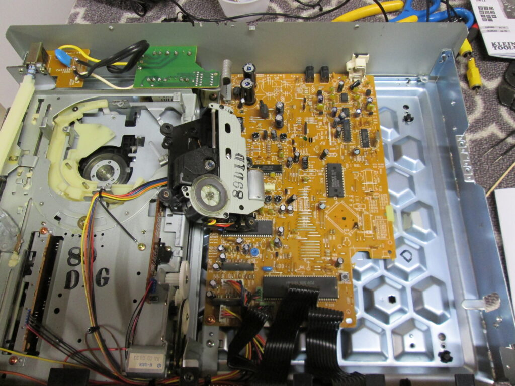 Interior components of the Pioneer PD-M410