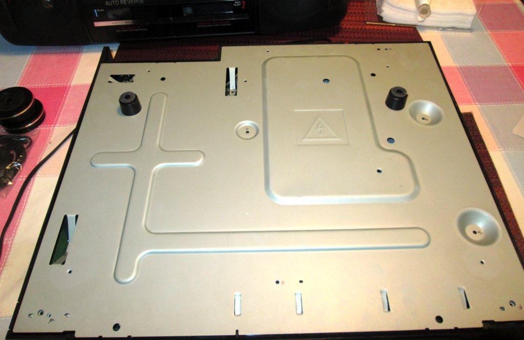 JVC XL-R302BK bottom plate in place