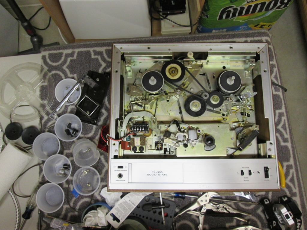 Internal view of the Sony TC-355 with lots of parts