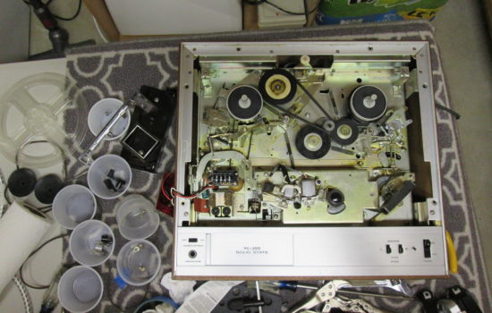 Internal view of the Sony TC-355 with lots of parts